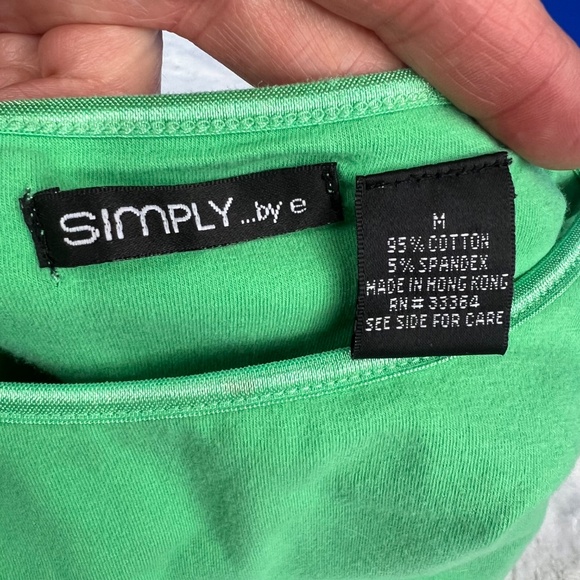🔥2/$10 |•SIMPLY...BY E•| Green Stretch Built In Bra Tank Top - Picture 4 of 8